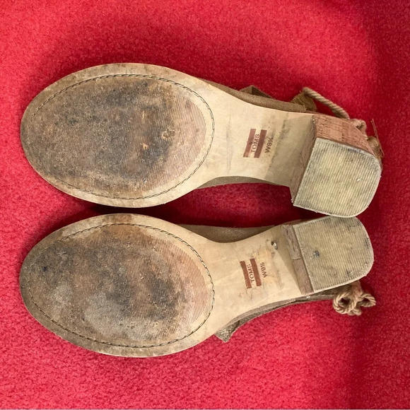 TOMS Sz 9.5 Stacked  Heel Perforated Suede Peep Toe Tie in Back Booties Shooties - Picture 7 of 9